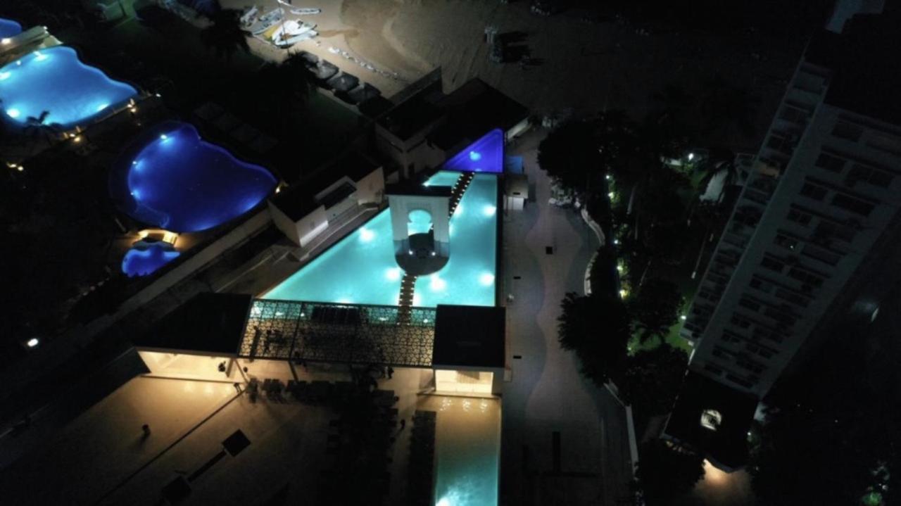 Armando's Le Club #paradise Apartment